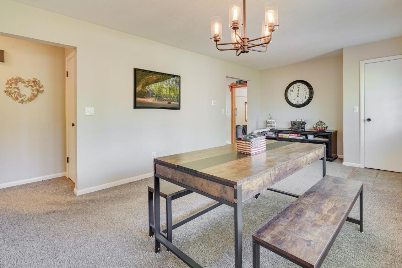 Hocking Hills Hideaway With Hot Tub And Fire Pit! Villa Logan Eksteriør billede