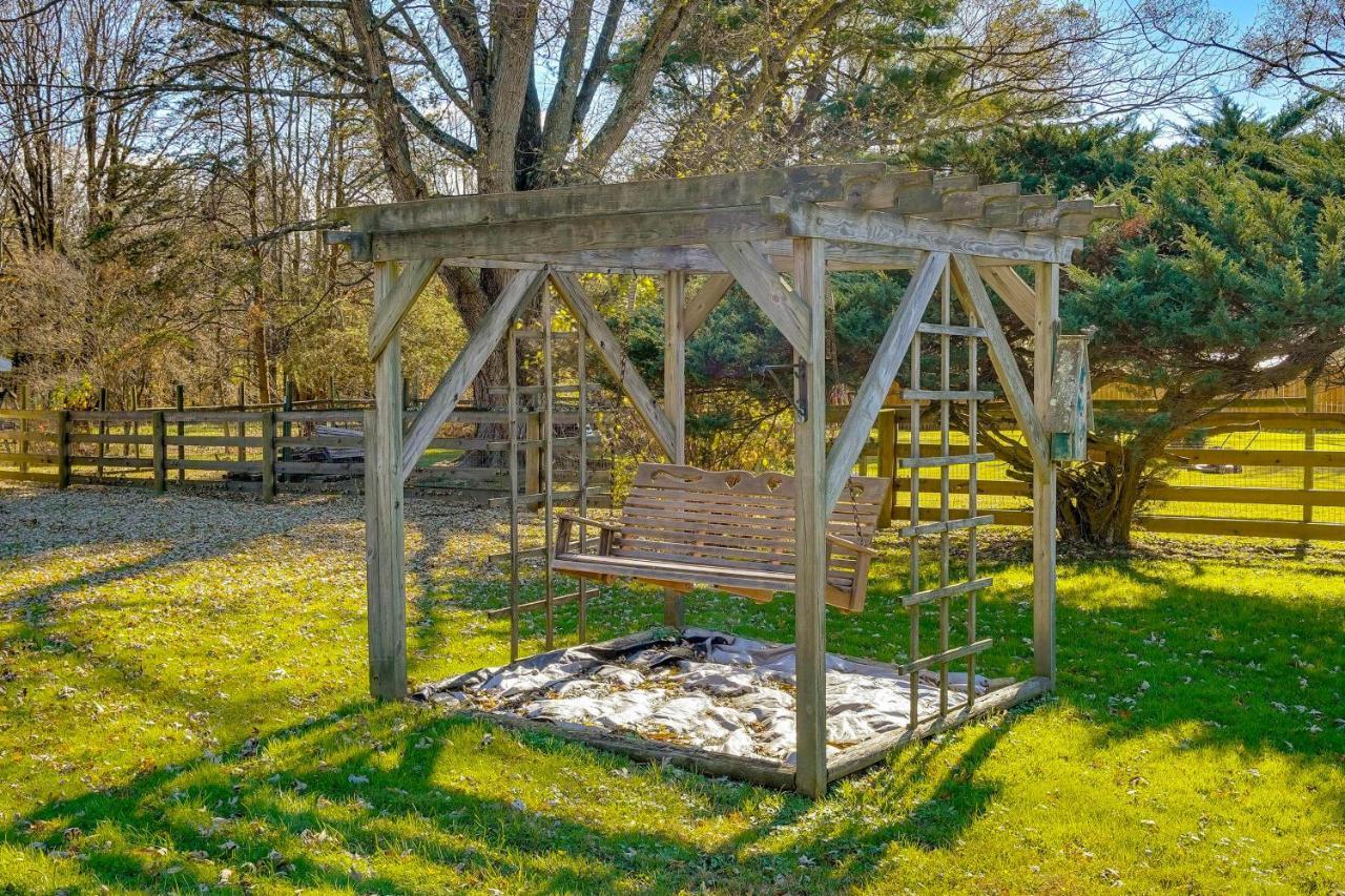 Hocking Hills Hideaway With Hot Tub And Fire Pit! Villa Logan Eksteriør billede